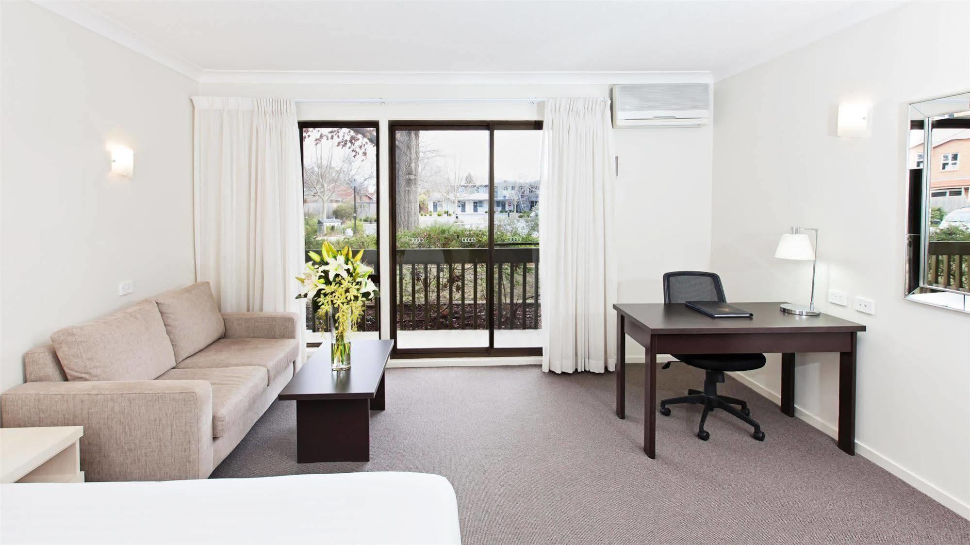Ibis Styles Canberra Tall Trees Exteriör bild
