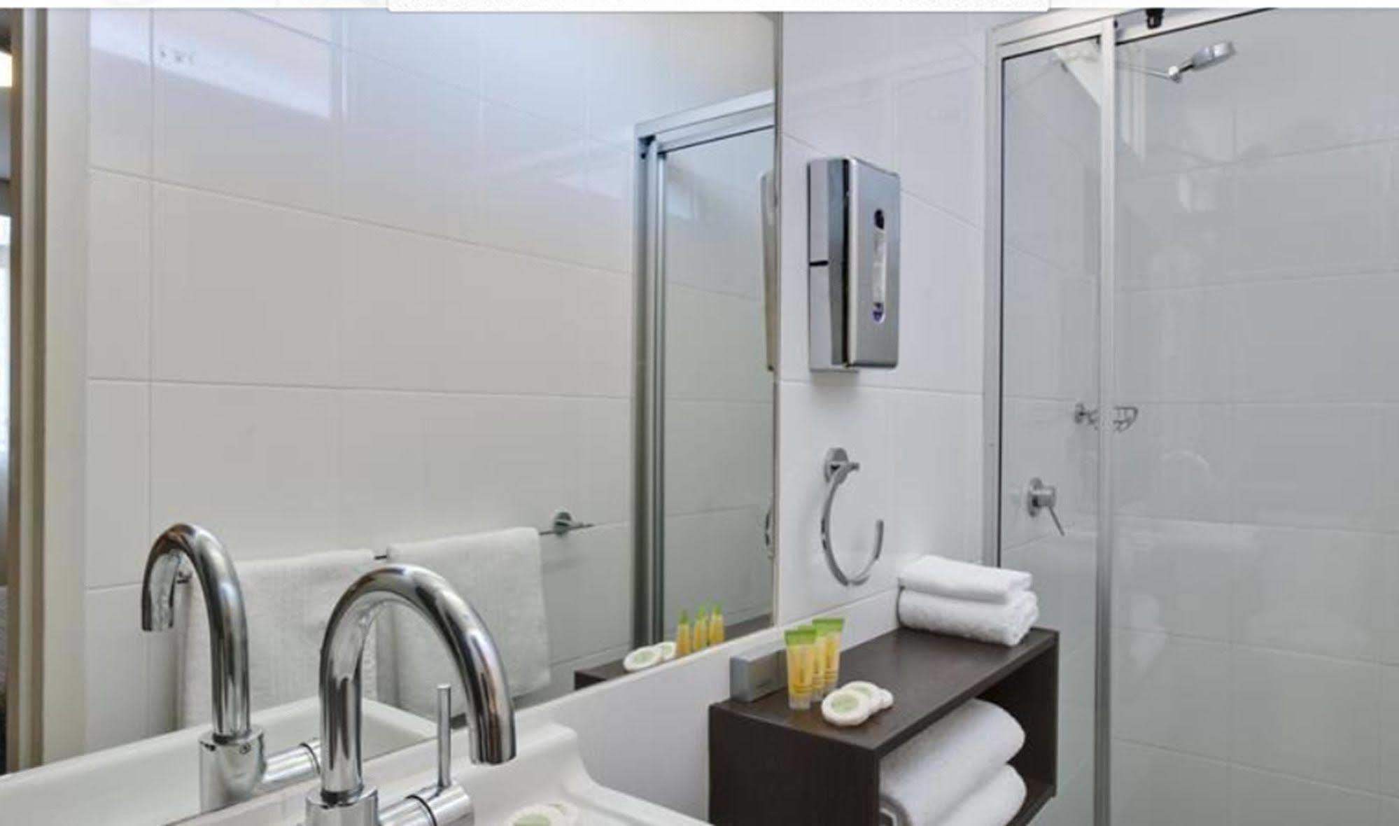 Ibis Styles Canberra Tall Trees Exteriör bild